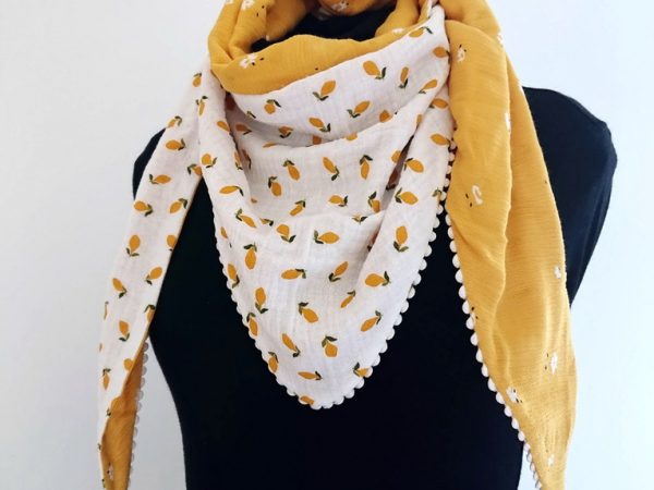 Cours - Foulard jaune - Atelier des gourdes